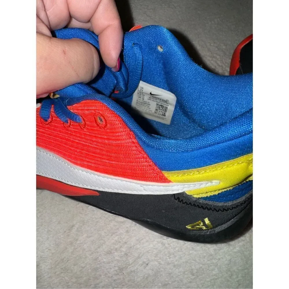 Nike Freak 2 bright crimson sneakers size 7Y